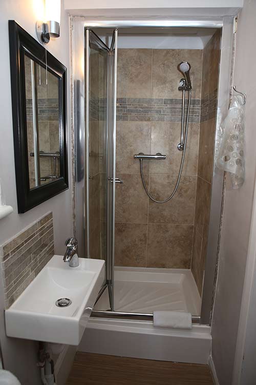 Shower Room Wards Hotel